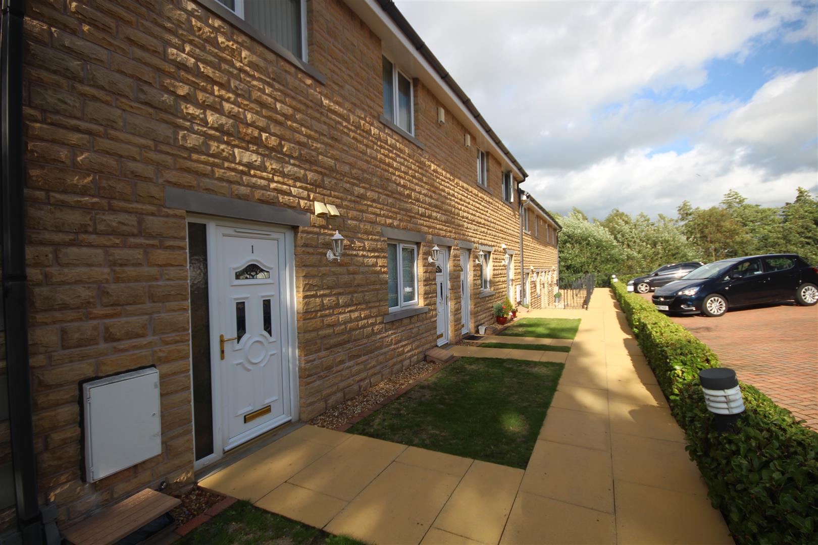 2 bedroom flat To Let in Colne - Main Image